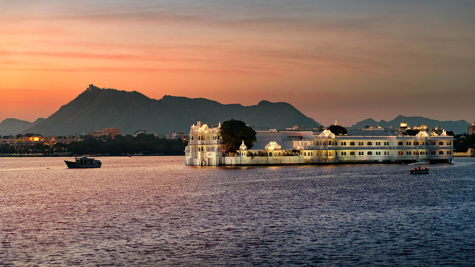 Overlooking lake view and Udaipur Palace