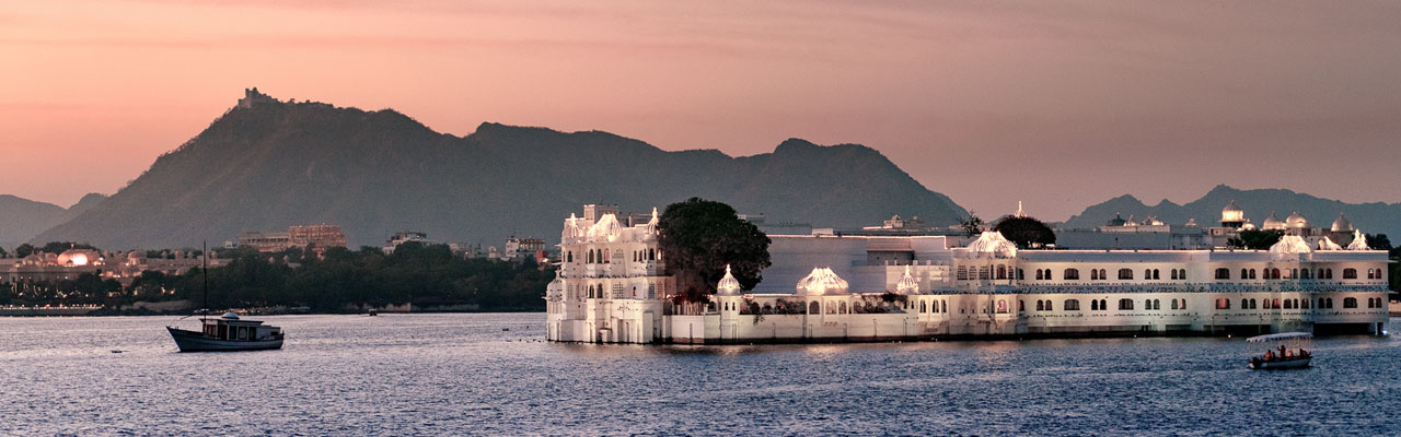Overlooking lake view and Udaipur Palace