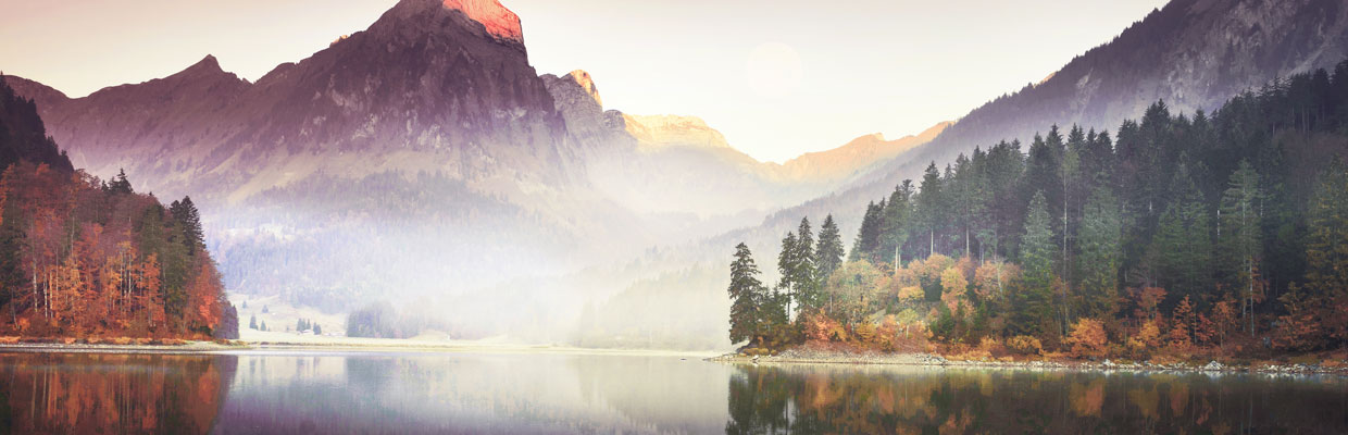秋天的湖景