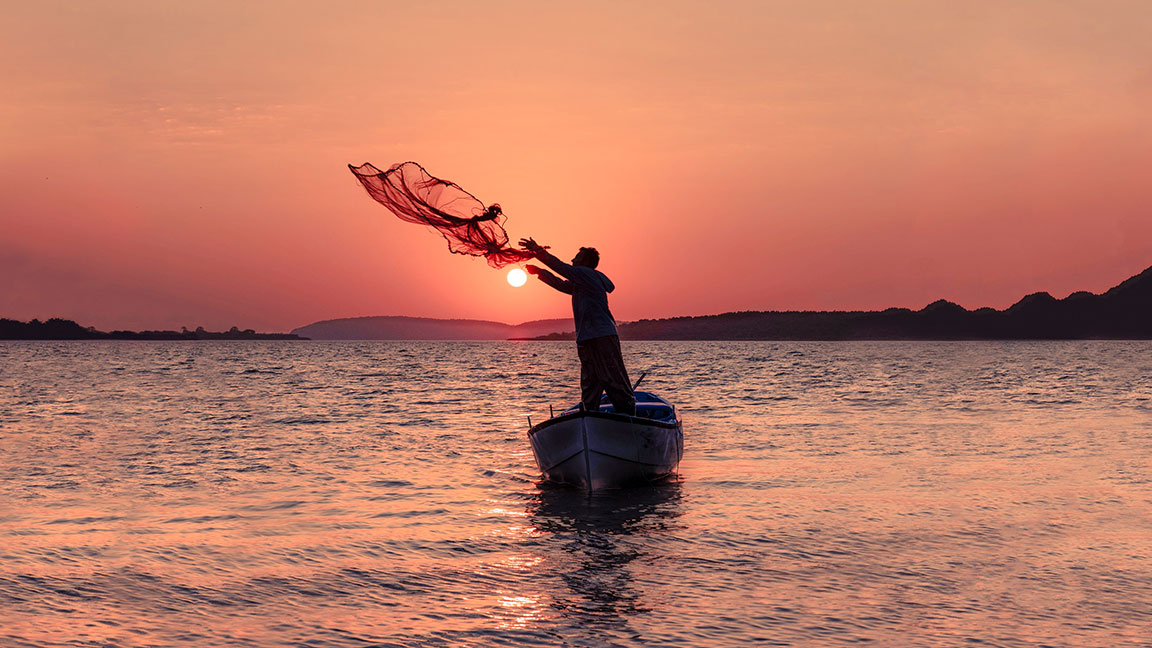 男子釣魚